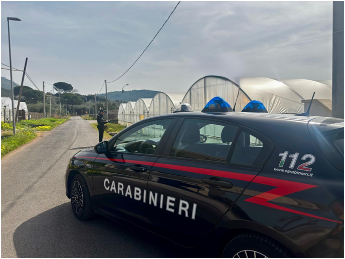 Arrestato per spaccio, lancia monopattino contro i carabinieri