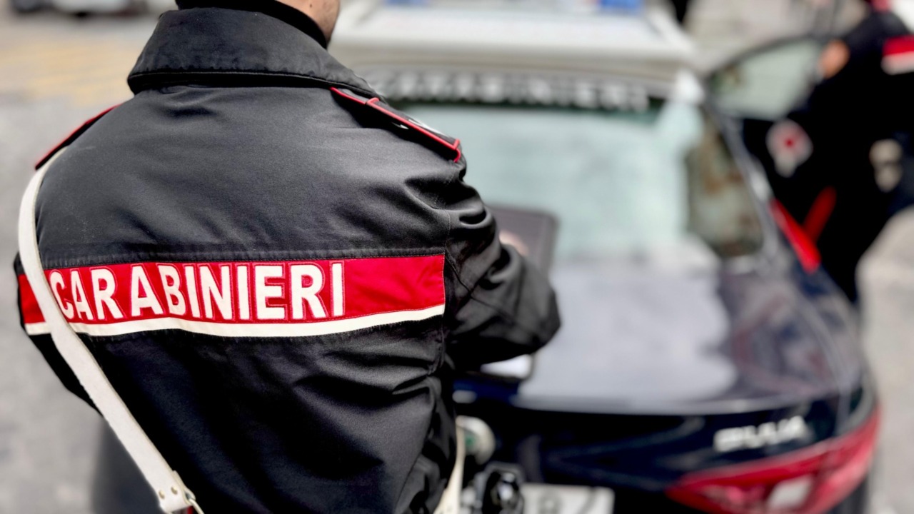 Finto carabiniere truffa un’anziana: due arresti