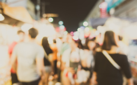 Il ritorno delle feste domestiche: micro-party e allestimenti personalizzati