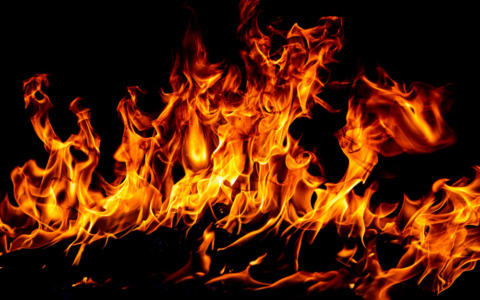Incendio boschivo a Saracino, attivati elicotteri e squadre AIB